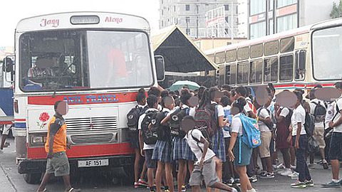 Collégiennes et caïds