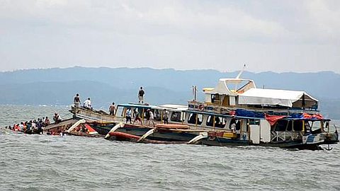 Philippine Ferry Sinks, Killing at Least 36, but Most Passengers Survive