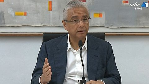 Covid-19: couvre-feu pour gérer une «situation de guerre»