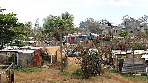 Squatters : Showkutally Soodhun: 1054 Familles Relogées ou Régularisées