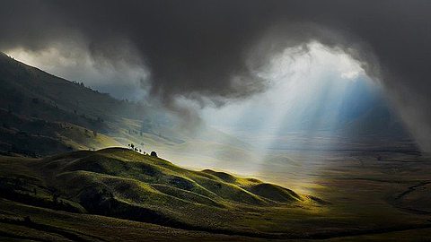 Picture of the Day: Light From Heaven