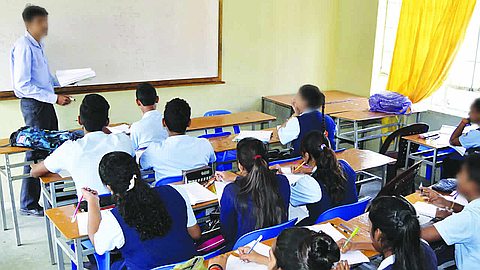 Back to school: Focus on the regulation of mobile devices