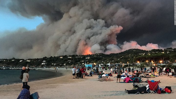 Wildfires hit French Riviera, thousands evacuated