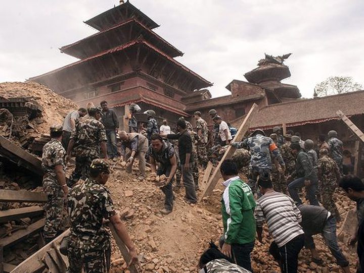 Death Toll in Nepal Surges Amid Hunt for Survivors