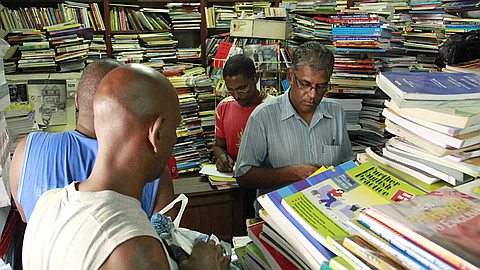 Éducation: le système de distribution de matériel scolaire revu