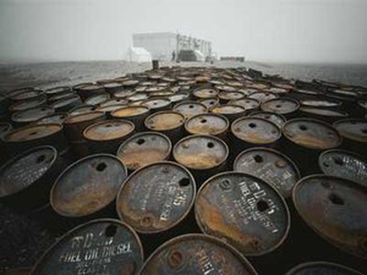 Oil Trades Near 5-Year Low as Russia Echoes OPEC..