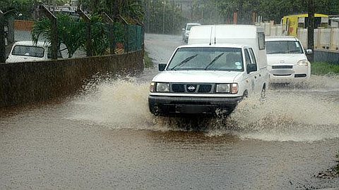 Fortes Averses à Travers l’Ile: les Autorités Submerges