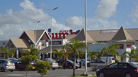 Centre Commercial de Phoenix: Rénovation au Coût de Rs 350M