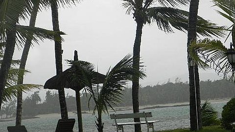 Météo: Chaleurs Torrides, Inondations, Grêle et Tempêtes Électriques Prévues Cet Été