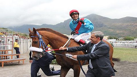 Horse Racing - 25th Day: Here Again Tandragee!