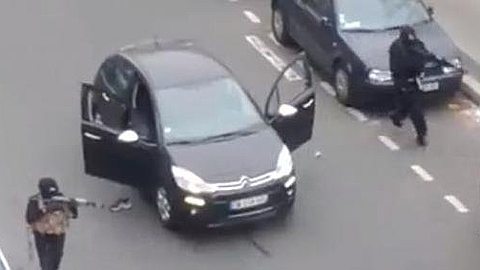 Fusillade à Charlie Hebdo : au Moins 12 Morts 