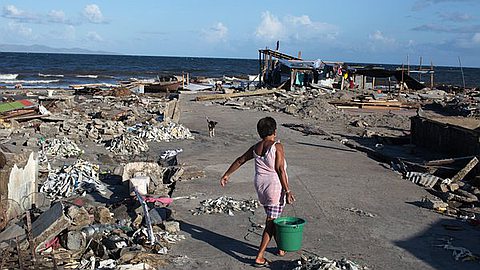 Relief Proceeds Slowly in Philippines, Where a Death Toll Remains Unclear