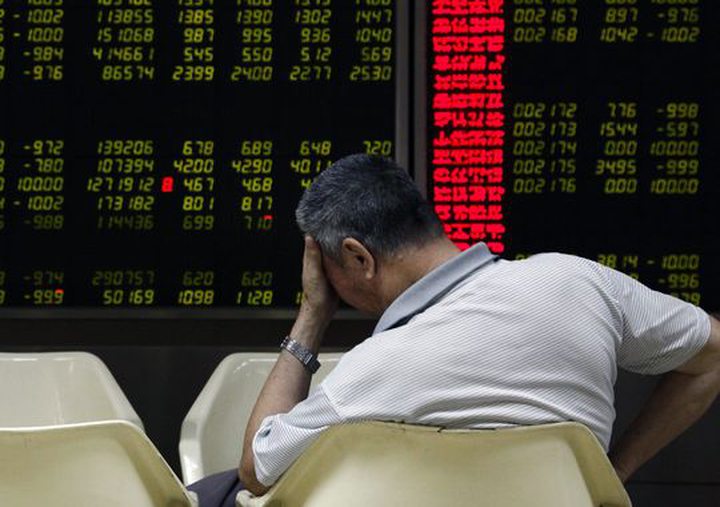 China Stocks Plunge 6% as Rout Continues