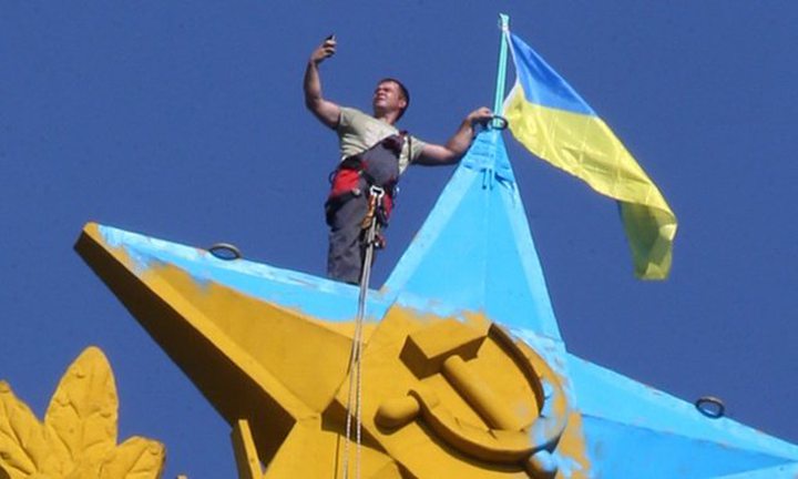 Activists Paint Moscow's 'Stalin Tower' ...