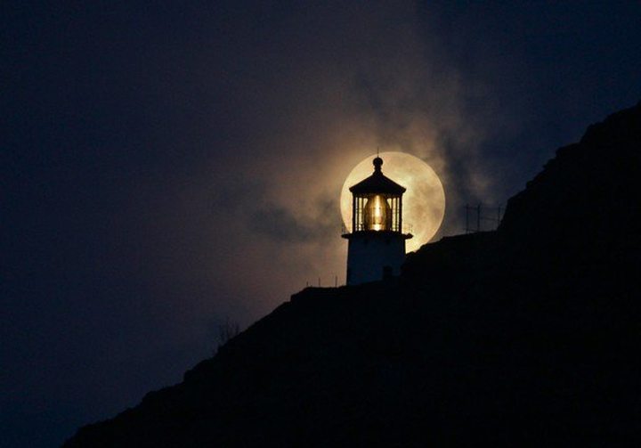 Picture of the Day: Makapuu Moon