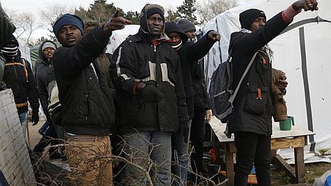 Clashes Break Out as France Begins Clearing Calais Migrant Camp 