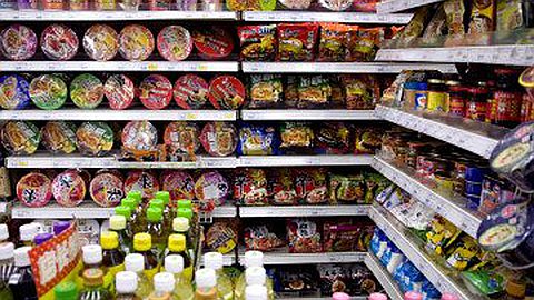 How Stores Manipulate Your Senses So You Spend More Money