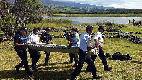 Debris Found in Reunion Appears Similar to Missing Malaysia Airlines Plane