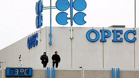 OPEC Heading for No Output Cut Despite Oil Price Plunge