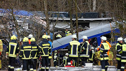 Eight Dead, 50 Seriously Injured After Head-on Train Crash in Bavaria, Germany