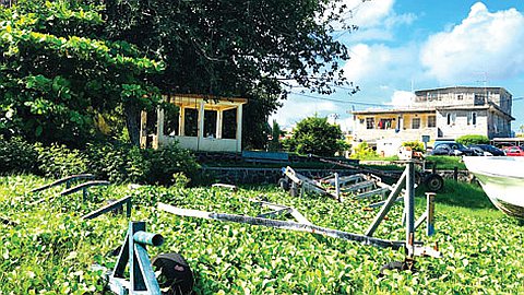 Flic-en-Flac, dépotoir… de bateaux abandonnés et de vieille ferraille