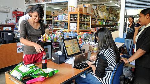 16 Supermarkets Gather in Masters Express