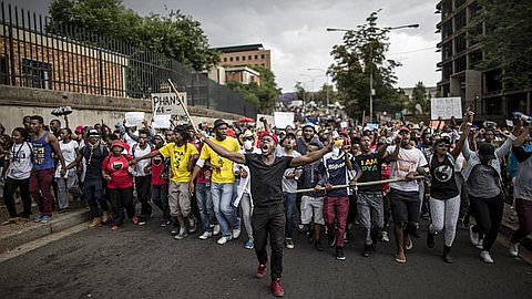 South African Students, Police Clash as Protests Against Fee Hikes Grow