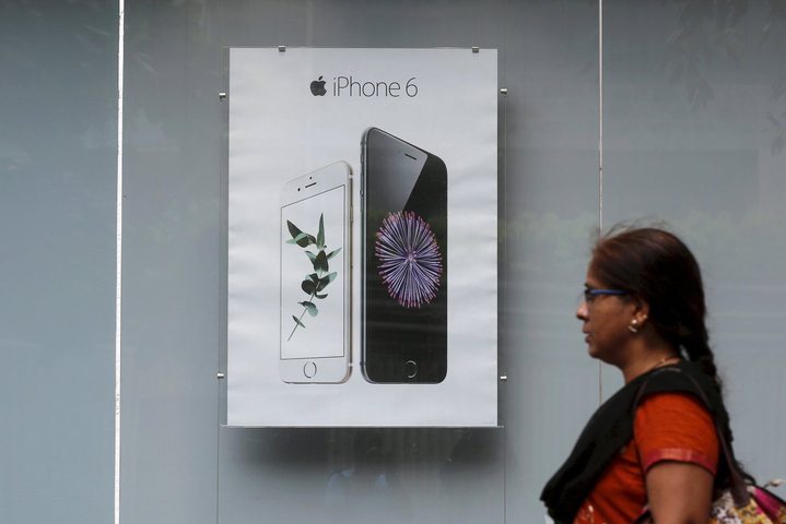 Apple Said to Be Near Deal to Manufacture in India