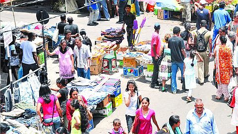 Port Louis: Importers "Penalized" by Stopping Activities of Hawkers