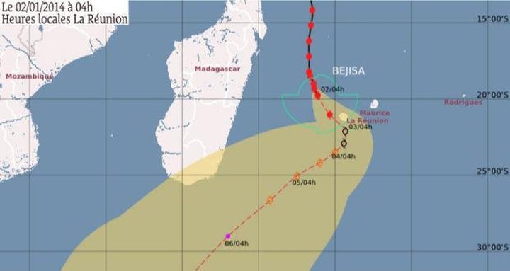 Cyclone Bejisa: Tidal Waves and Strong Winds..