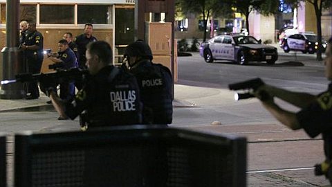 Snipers kill five Dallas police during protest over black shootings