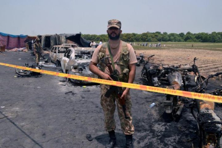 Pakistan: tanker fire kills 146