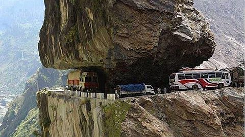 Picture of the Day: Pakistan Road