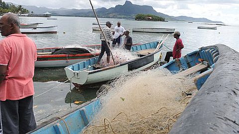 Fishermen not Satisfied with a Donation of Materials to Make Traps