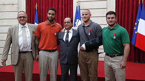 France Train Shooting: Hollande Thanks 'Heroes' Who Foiled Gunman