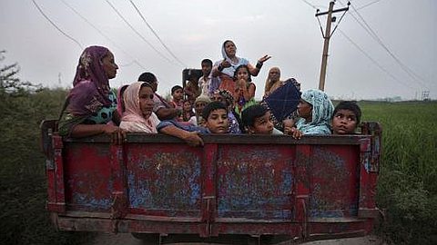 Five More Civilians Killed in Worst India-Pakistan Fighting for Years