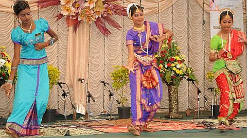 Varusha Pirappu: Ferveurs et Couleurs pour le Nouvel an Tamoul