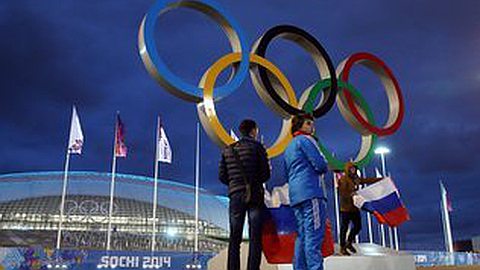 Sochi: After Weeks of Worry, a Pretty Smooth Start to Olympics Spectacle