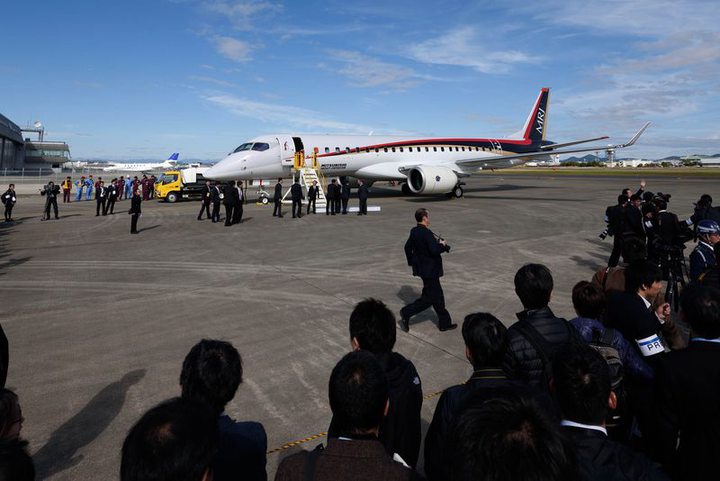 The Mitsubishi Regional Jet (MRJ) following its first flight at Nagoya Airport in November 2015.