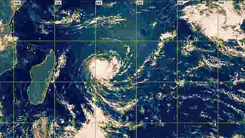Dépression Tropicale: de la Grisaille à Prévoir ce Week-End