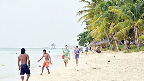 Accaparement Des Plages : Malgré la Polémique, les Travaux du Restaurant Sungkur Prendront fin Bientôt à Trou aux Biches