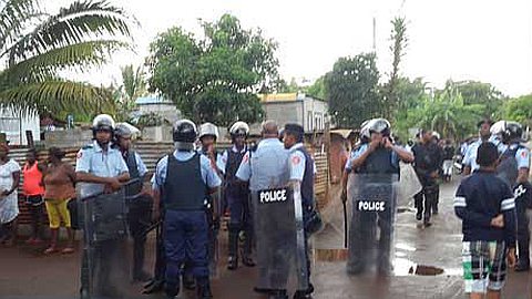 Violences à Bois-Marchand: Huit Policiers Blessés, Neuf Arrestations