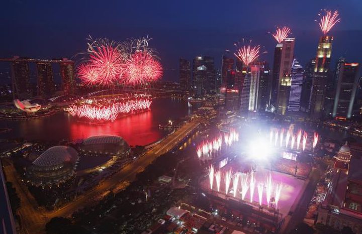 Singapore Turns 50, and Celebrates with Fanfare