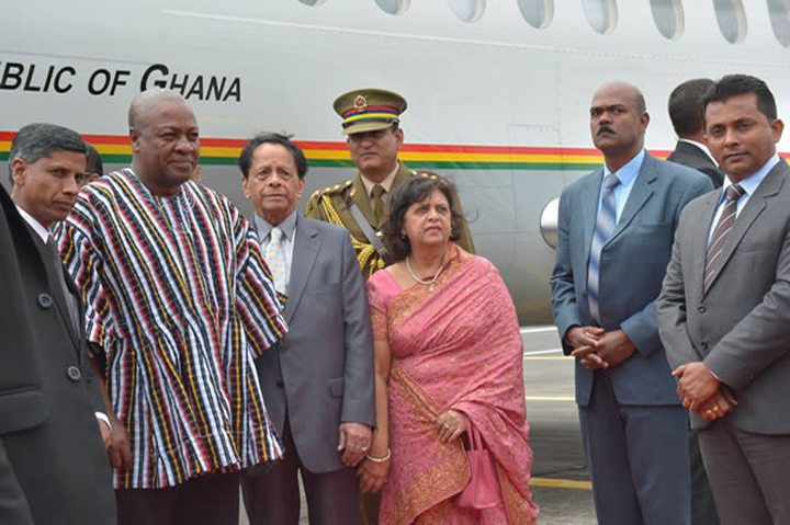 Le président ghanéen John Dramani Mahama à son arrivée à Maurice le lundi 24 août.