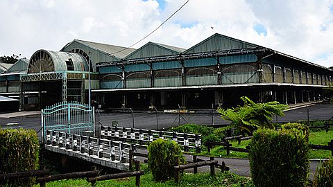 Curepipe: la Mairesse Annonce la Démolition du Forum