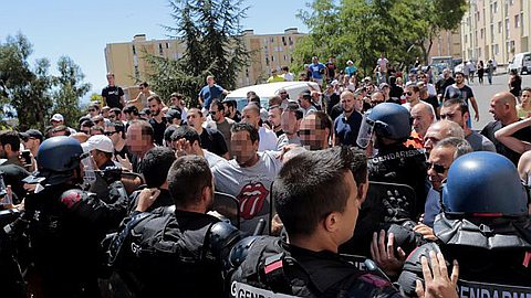 Burkini ban: Corsica mayor prohibits Islamic swimsuit after beach brawl on French island