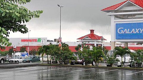 Post-Floods: Supermarket Shoprite in Port-Louis Closed