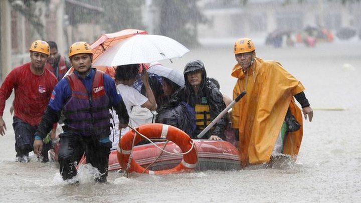 Philippines: Manila Flooded by Monsoon ...