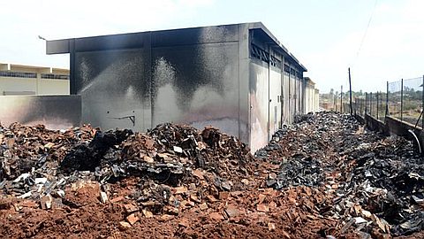 La Tour Koenig: BEM Recycling Enterprise Détruite par les Flammes