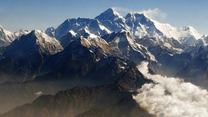 Everest Avalanche Kills at Least 12 Sherpa Guides